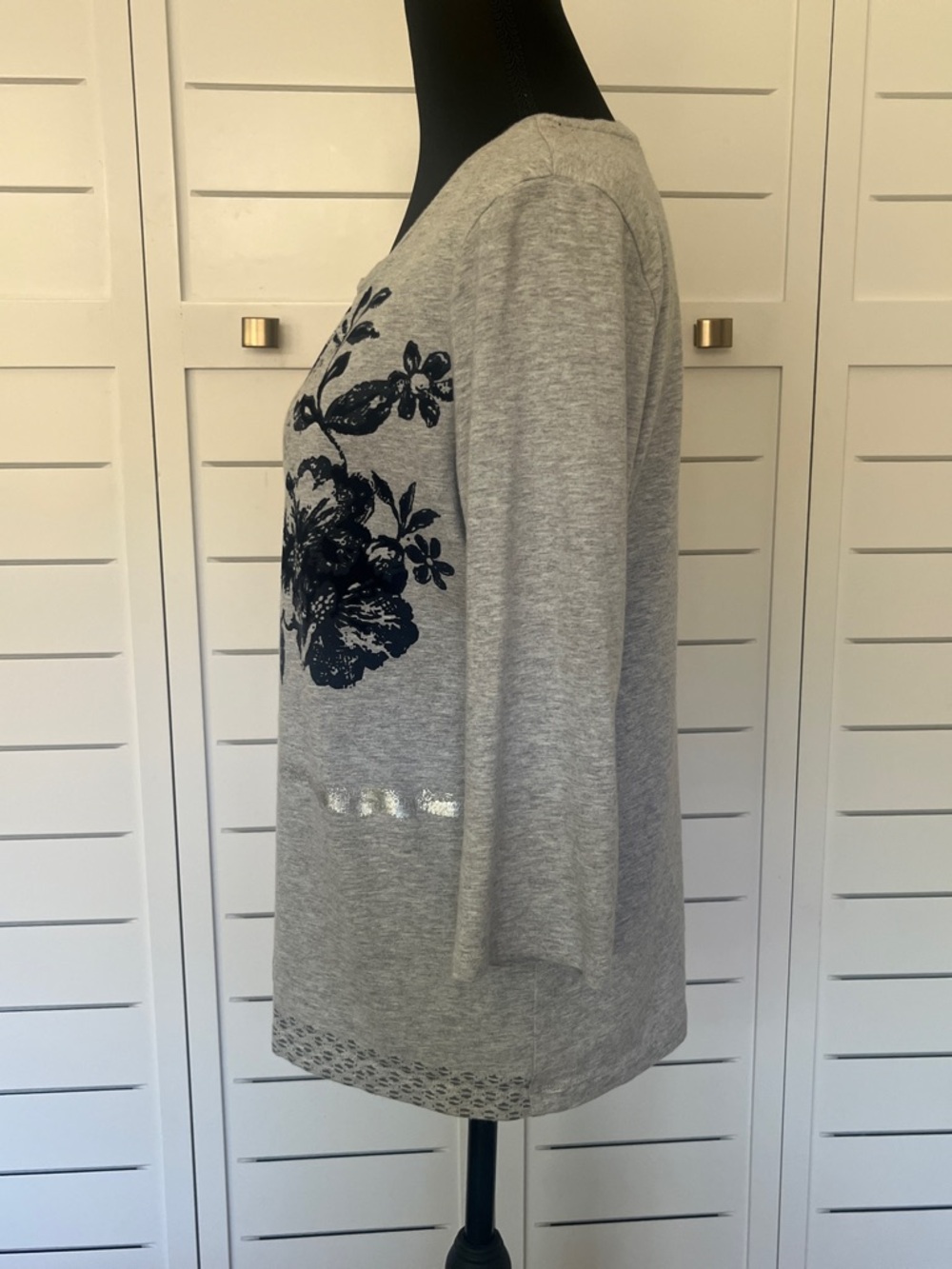 Chico's Zenergy Gray Tunic Tee Navy Floral Print P1 - Picture 8 of 15
